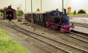Bahnhof Rodgau, Bummelzug mit BR 70 rangiert.