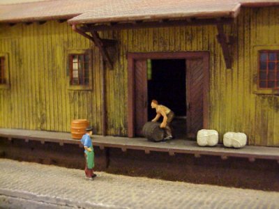 Bahnhof Rodgau, Arbeiten an der Längsrampe.