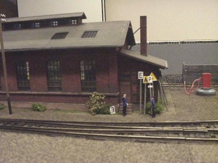 Bahnhof Rodgau, Lokschuppen, Abstellplatz für diverse Schilder und Tafeln